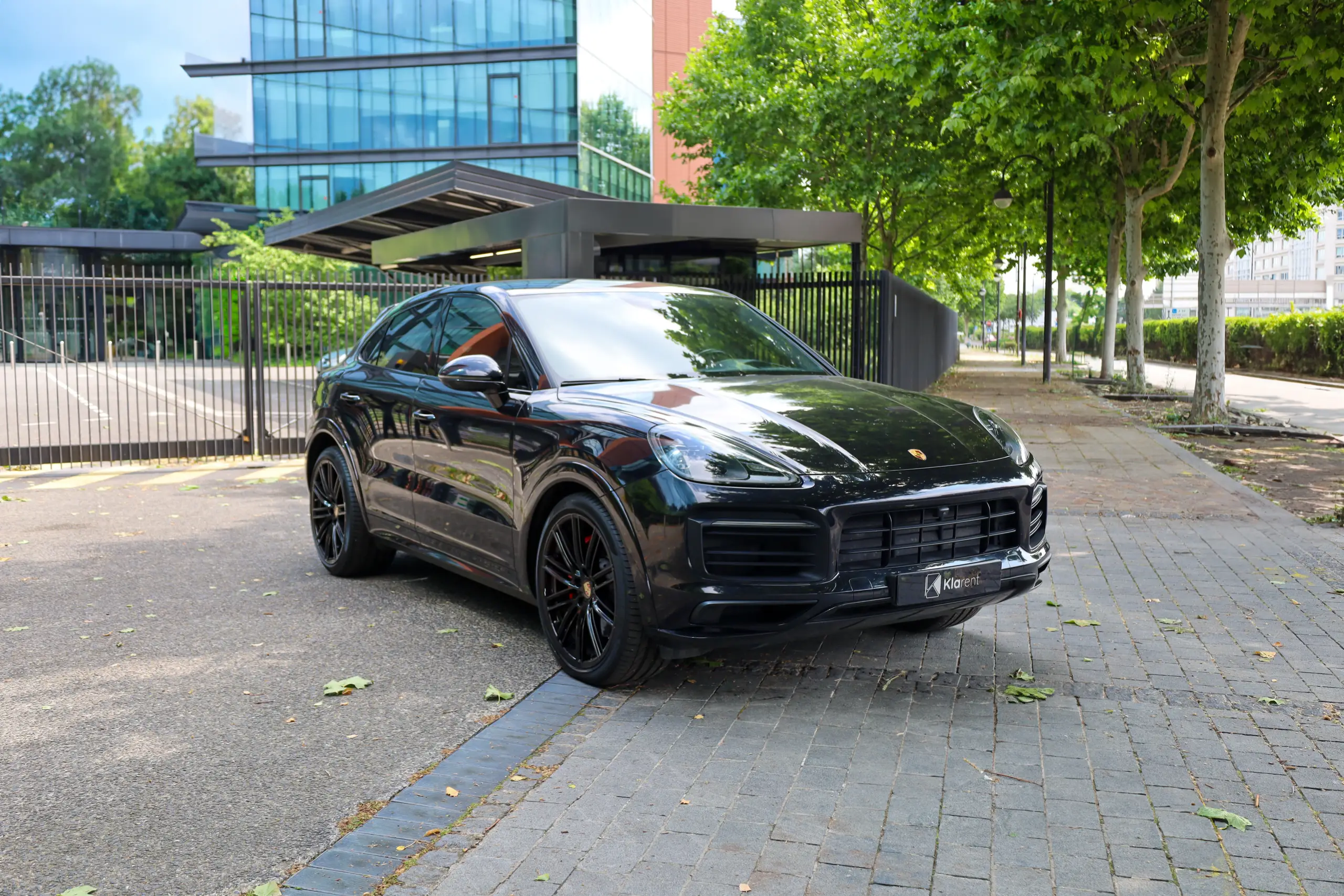 PORSCHE-CYANNE-GTS-1