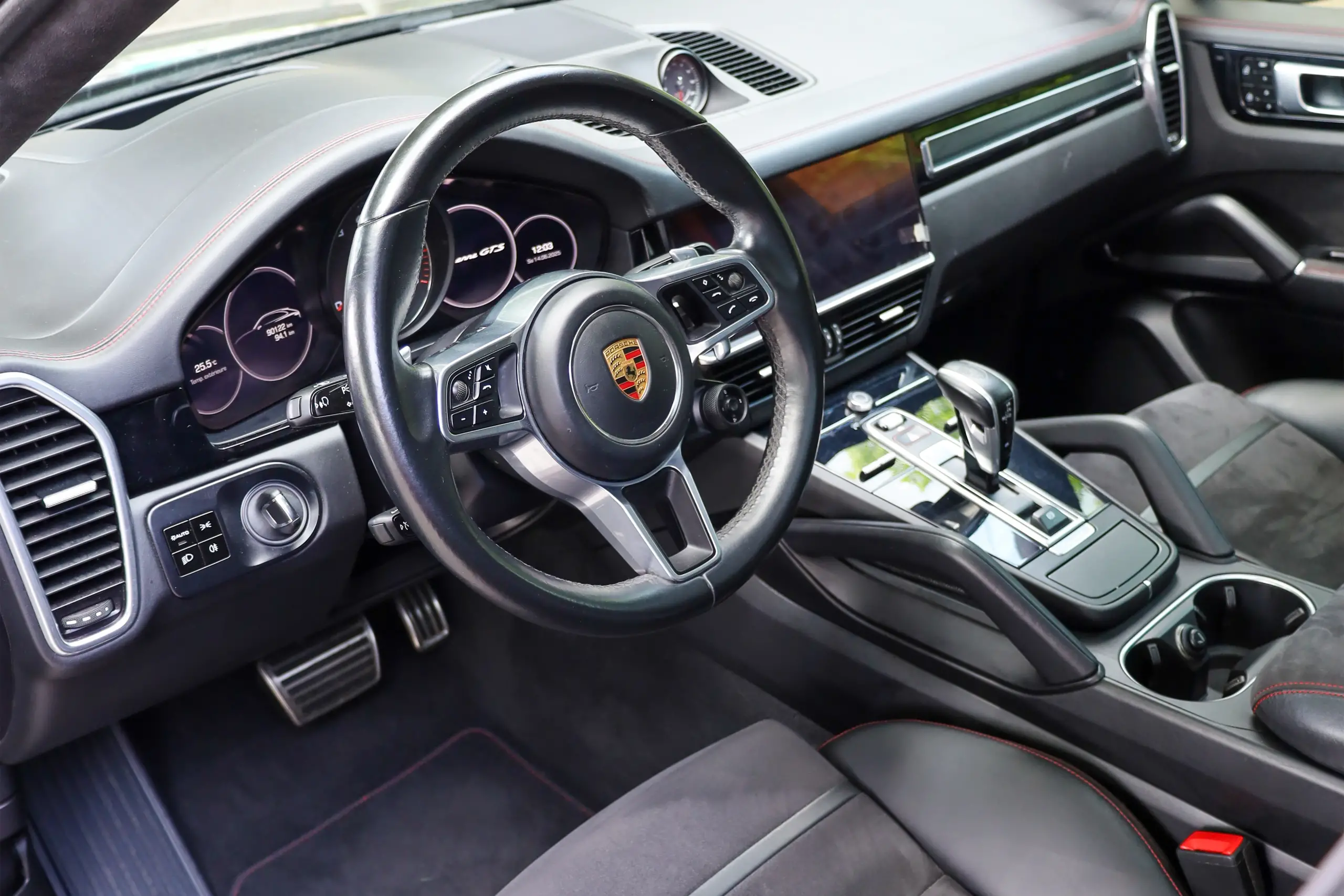 PORSCHE-CYANNE-GTS-3