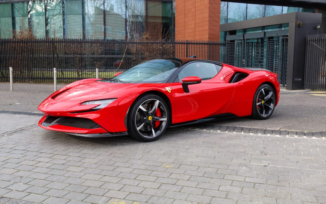 Location Ferrari SF90 Stradale avec chauffeur : Vivez l&rsquo;expérience ultime de luxe et de prestige en Île-de-France